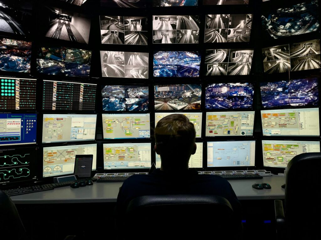 Multi-screen video wall